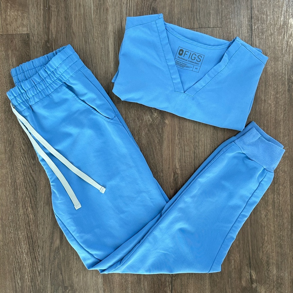 Figs Cerulean Blue Scrub Set